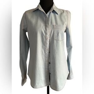 Forever 21 Light Wash Chambray Denim Button-Down Shirt Size Small